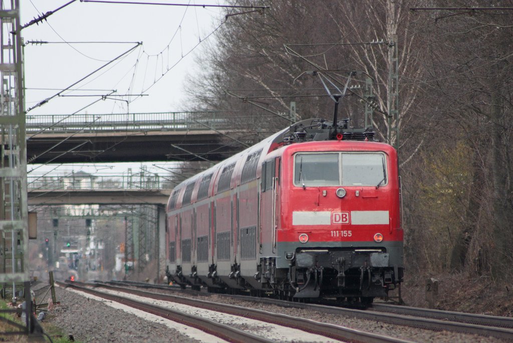 RE10427 mit Schublok 111 155 nach Dortmund an Km 25.8 der KBS485 25.3.10