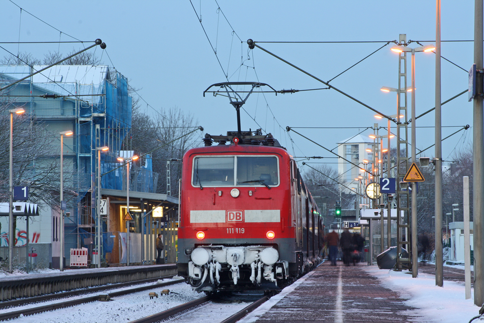RE10429 (+8) mit Schulok 111 119 nach Dortmund in Geilenkirchen, 17.12.10