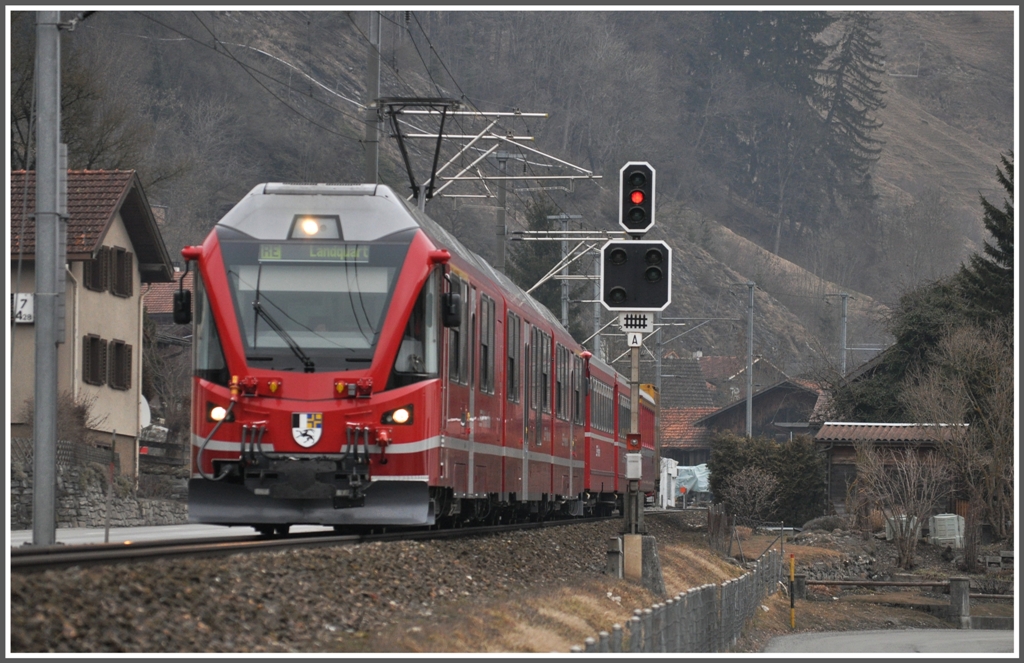 RE1044 aus Davos mit Allegra bei Grsch. (16.02.2011)