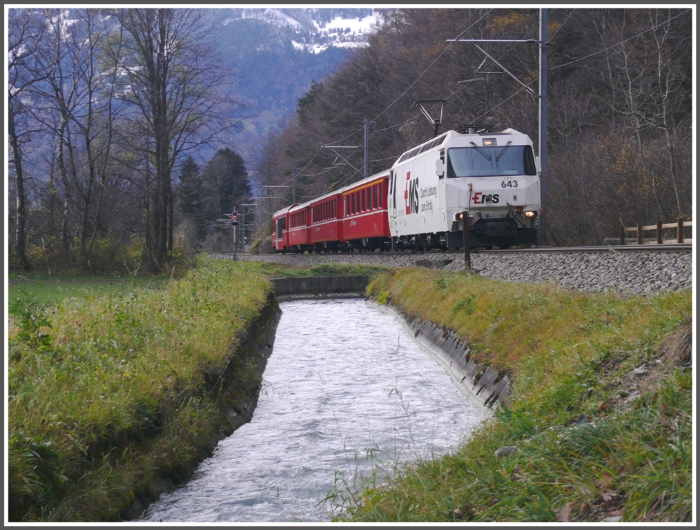 RE1049 mit Ge 4/4 III 643  Vals  auf dem Weg nach Davos Platz bei Malans. (20.11.2010)