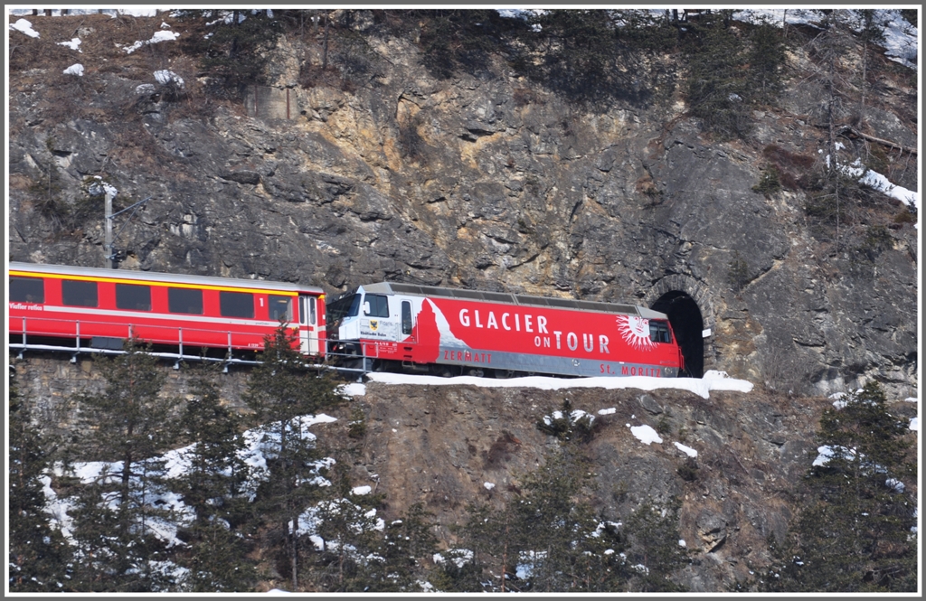 RE1137 mit Ge 4/4 III 651  Fideris  erreicht den Zalainttunnel kurz vor dem Landwasserviadukt. (12.02.2012)