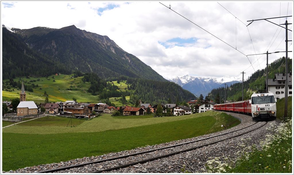 RE1145 mit Ge 4/4 III 643  Vals  verlsst Bergn Richtung Preda. (12.06.2013)