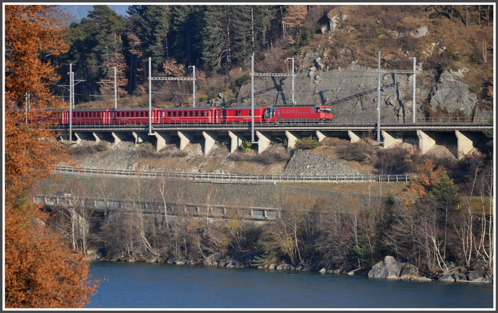 RE1149 nach St.Moritz mit Ge 4/4 III 651  Fideris  fhrt in Reichenau-Tamins ein.(23.11.2011)