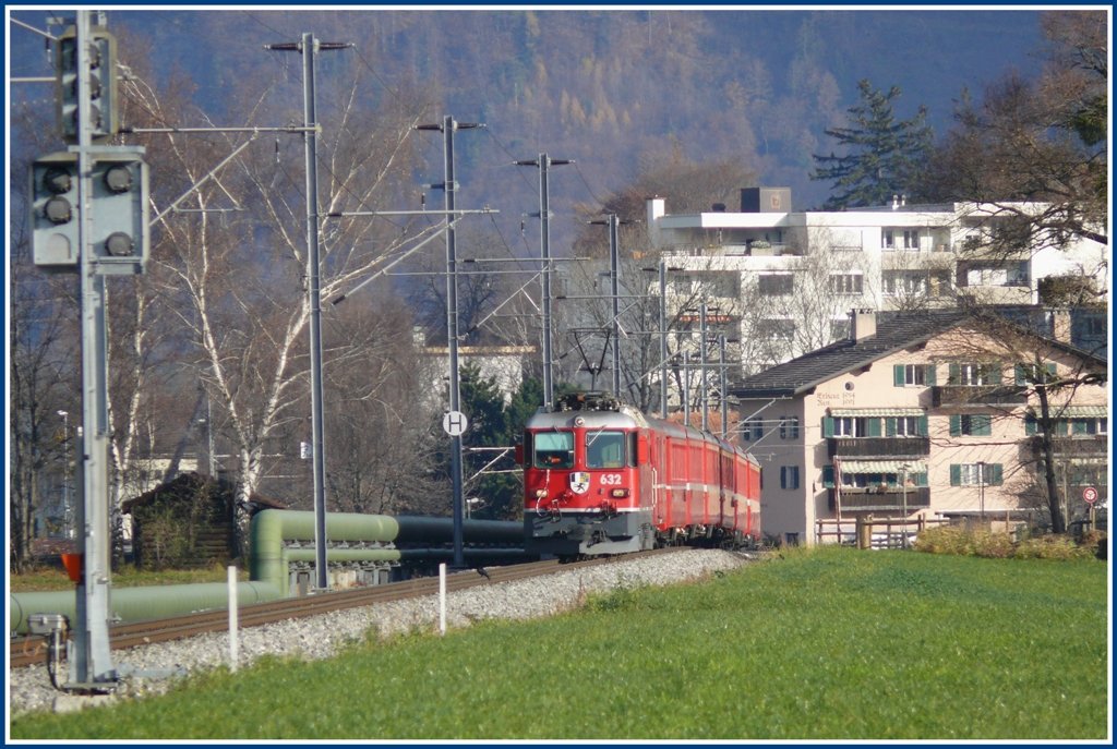 RE1224 mit Ge 4/4 II 632  Zizers  verlsst soeben Igis Richtung Zizers. (22.11.2009)