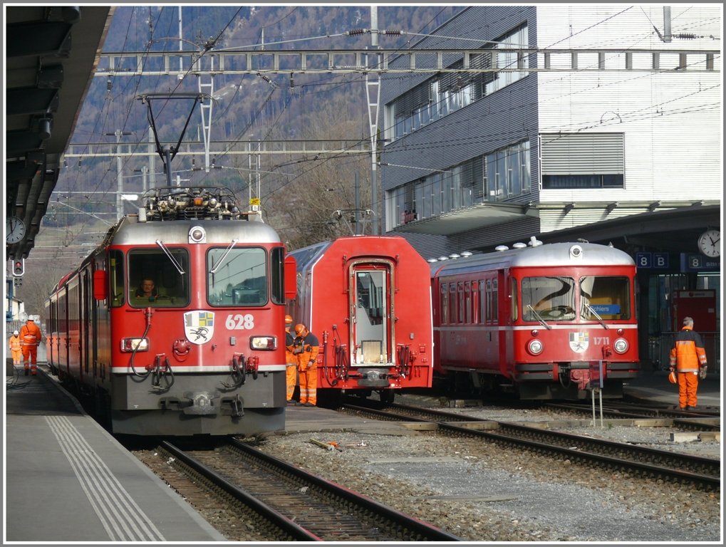 RE1228 aus Scuol/Tarasp mit Ge 4/4 II 628  s-chanf  ist in Landquart eingetroffen. (22.12.2009)