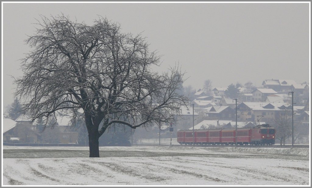 RE1229 mit Ge 4/4 II 615 Klosters bei Malans. (11.03.2010)