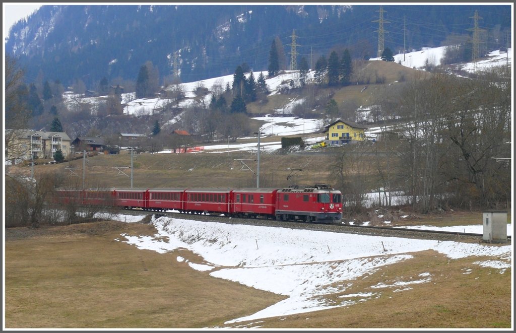 RE1232 mit Ge 4/4 II 615  Klosters  zwischen Castrisch und Ilanz. (09.03.2010)