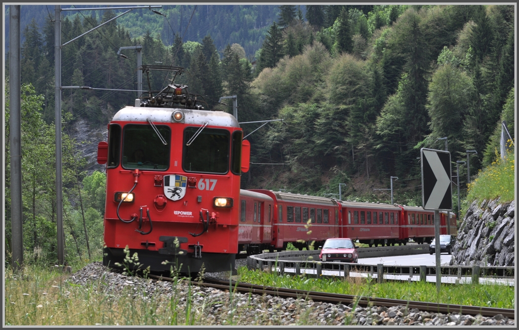 RE1232 mit Ge 4/4 II 617  Ilanz  zwischen Kblis und Fideris. (07.06.2011)