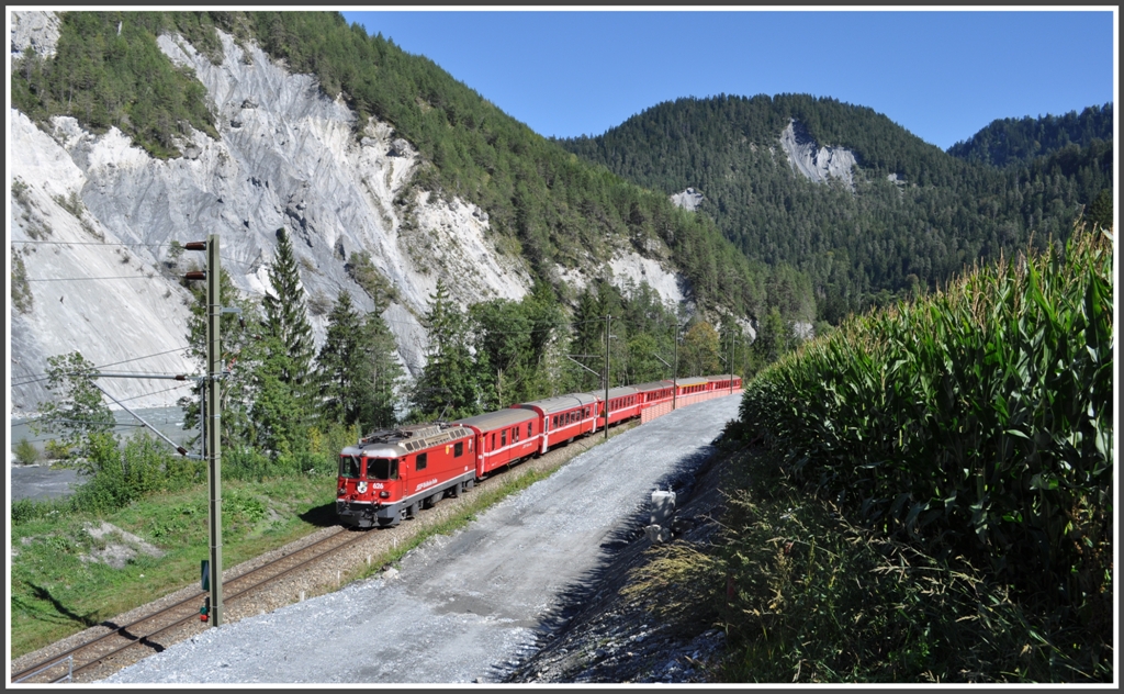 RE1232 mit Ge 4/4 II 626  Malans  bei der Streckenhherlegung zwischen Versam Und Valendas. (13.09.2011)