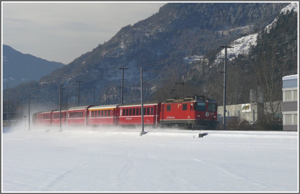RE1235 mit Ge 4/4 II 625  Kblis  bei Trimmis. (01.02.2010)