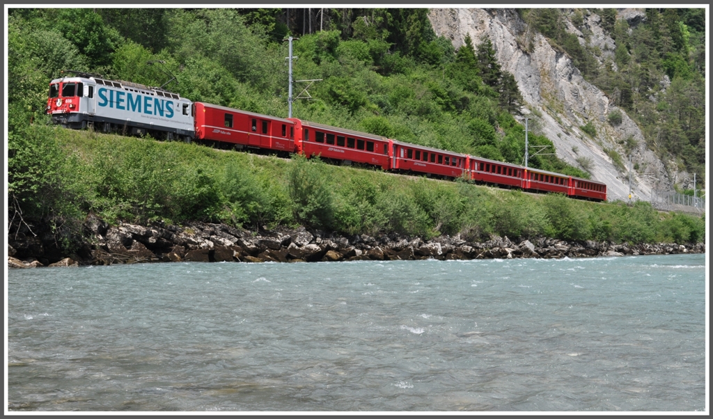 RE1236  mit Ge 4/4 II 616  Filisur  kurz vor Trin. (21.05.2011)