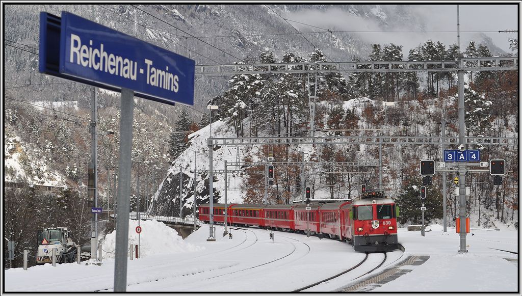 RE1240 mit Ge 4/4 II 630 Trun in Reichenau-Tamins. (04.02.2013)