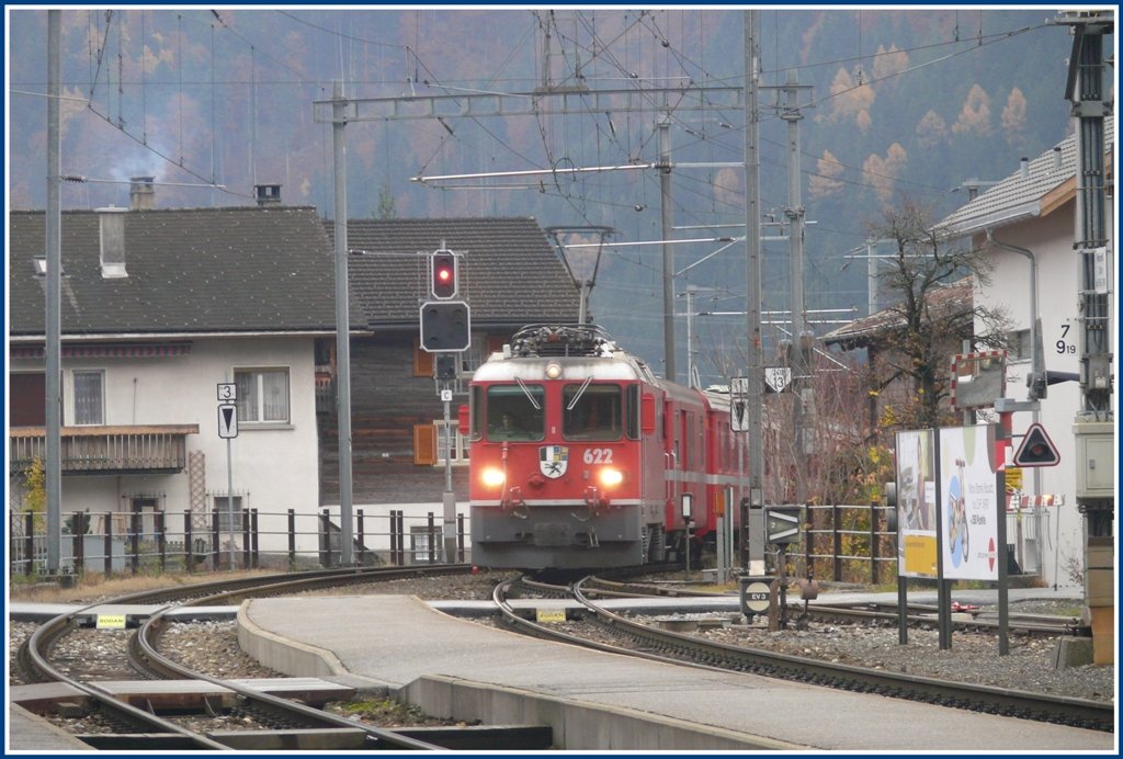 RE1244 mit Ge 4/4 II 622  Arosa  durchfhrt Grsch. (16.11.2009)
