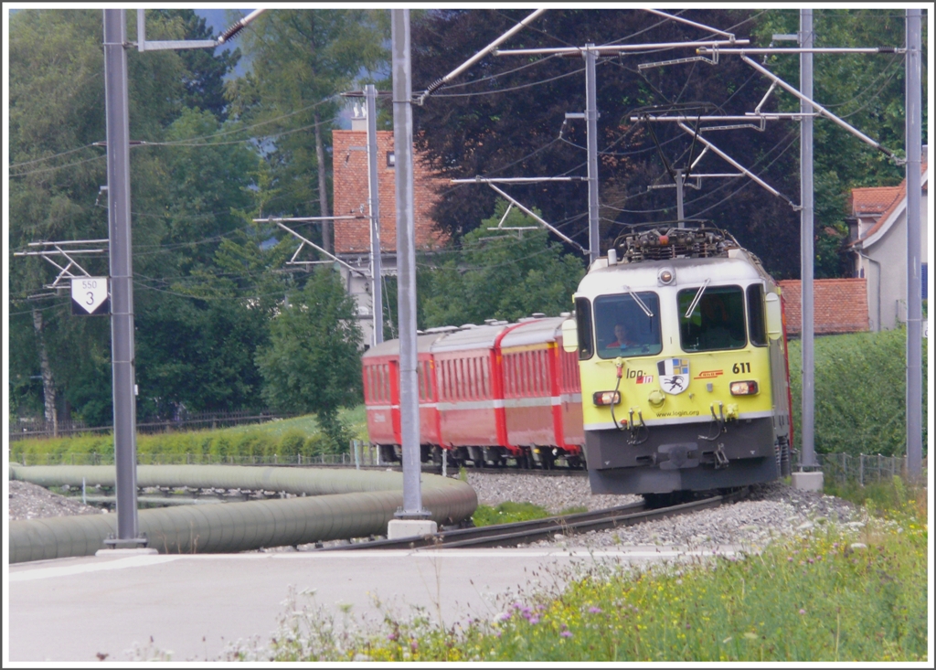 RE1248 mit Ge 4/4 II 611  Landquart  bei Igis. (26.07.2010)