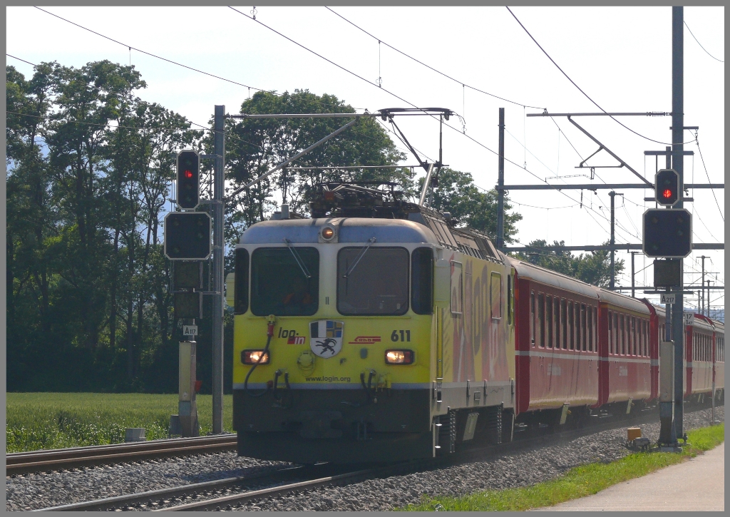 RE1261 mit Ge 4/4 II 611  Landquart  bei Felsberg. (23.06.2010)