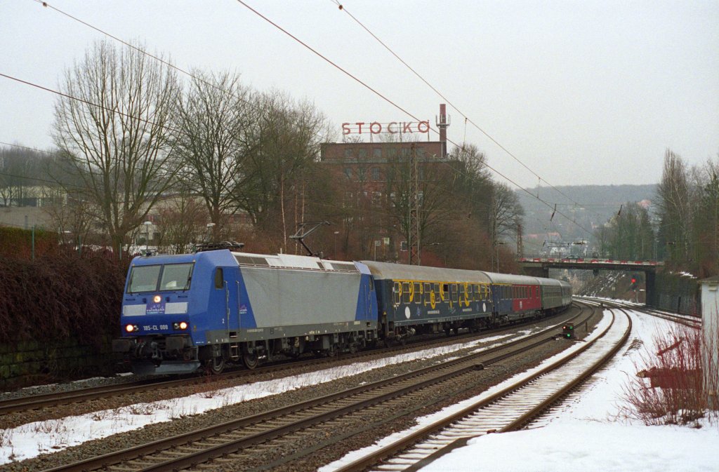 RE13 Ersatzzug fr die Eurobahn nach Mnchengladbach. Durch Wuppertal - Sonnborn gezogen von 185-CL 008. 6.2.2010 - ca.15:30Uhr