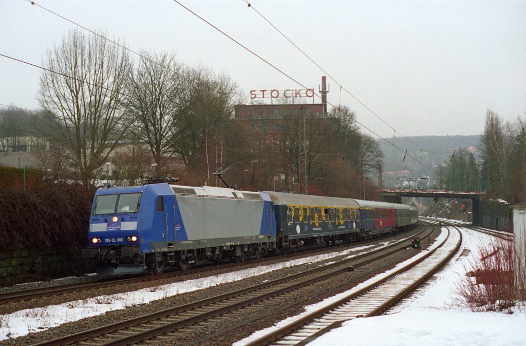 RE13 Ersatzzug f�r die Eurobahn nach M�nchengladbach. Durch Wuppertal - Sonnborn gezogen von 185-CL 008. 6.2.2010 - ca.15:30Uhr