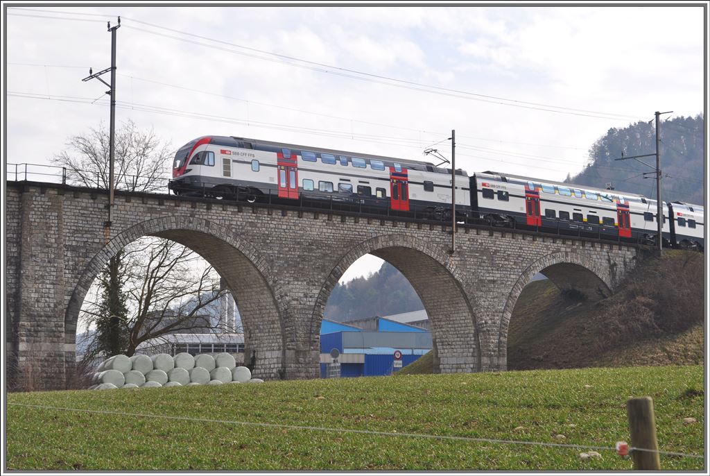 RE3773 mit 511.0 nach Schaffhausen fhrt auf das Eglisauer Viadukt. (08.03.2013)