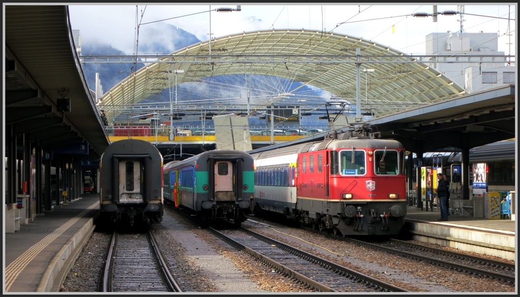 RE3824 nach St.Gallen mit Re 4/4 II 11200 in Chur. (10.10.2012)