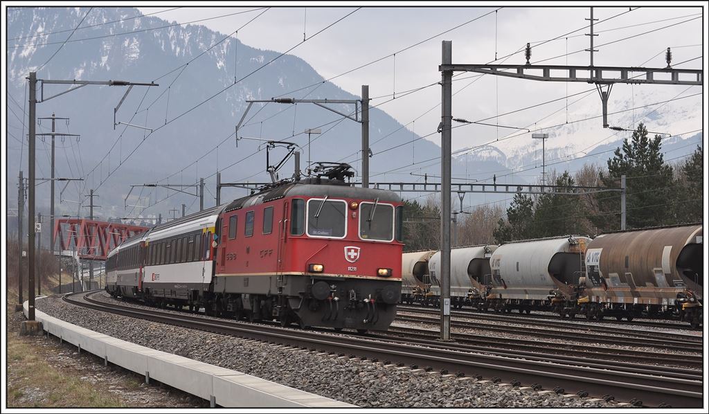 RE3830 Chur - St.Gallen mit Re 4/4 II 11211 bei Zizers. (08.04.2013)
