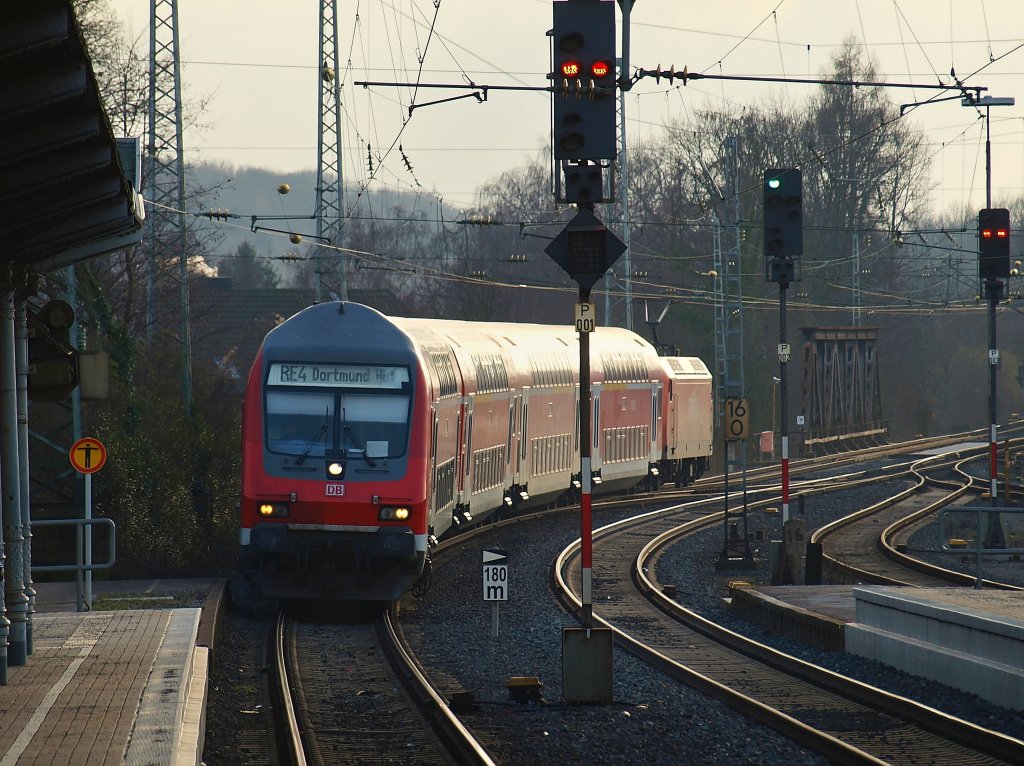 RE4 am 19.01.2011 geschoben von 145 040-2 bei der Einfahrt in den Bahnhof von Herzogenrath.