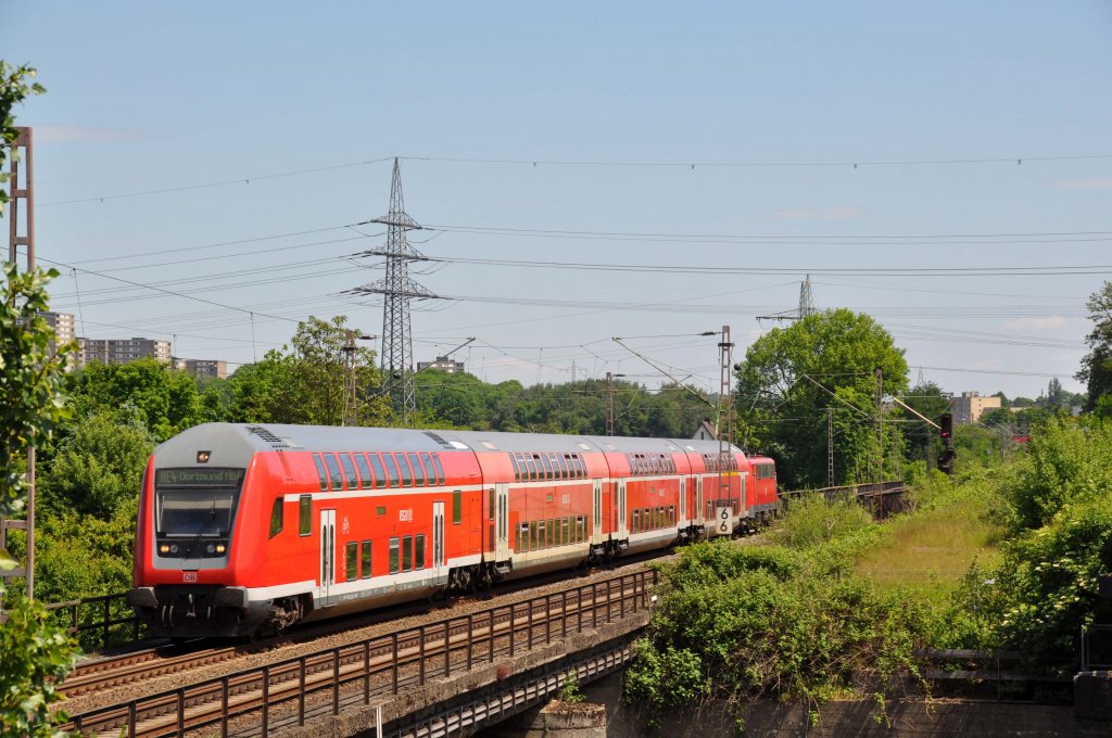 RE4 aus Aachen nach Dortmund beim Harkortsee in Hagen (27.05.2012)
