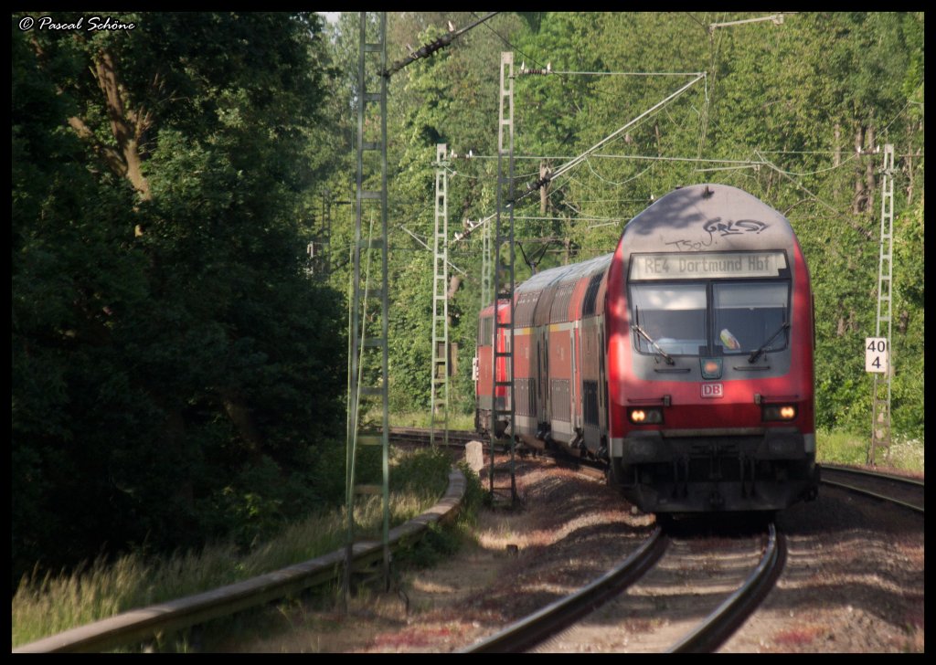RE4 DoStos-Park auf dem Weg von Aachen nach Dortmund bei der Einfahrt in Hckelhoven-Baal.
23.05.11 07:45