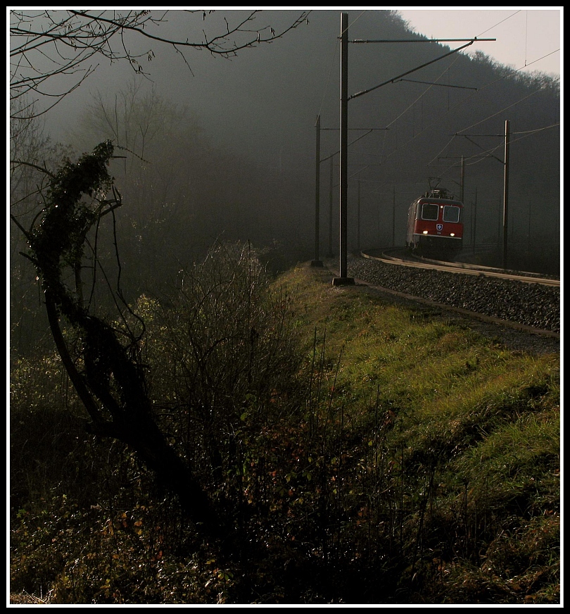 Re420 bei Frick Richtung Zrich.
November 2009