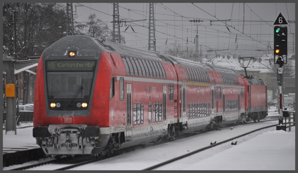 RE4714 Konstanz-Karlsruhe Hbf fhrt in Singen ein. (20.12.2011)