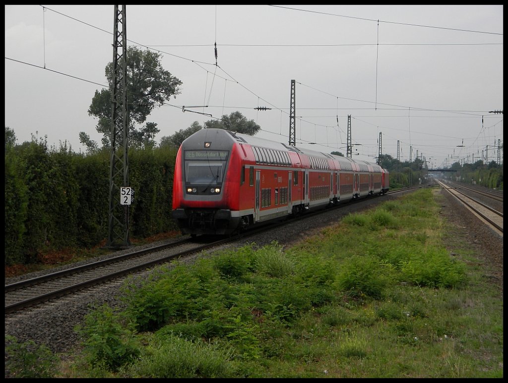 RE6 mit Schublok 146 012 bei der Durchfahrt durch Dsseldorf Angermund, 22.07.2010