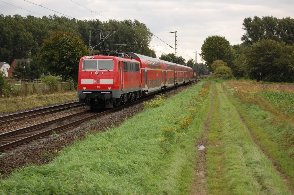 RE7 geschoben von 111 112 am 15.9.2010 bei Neuss.