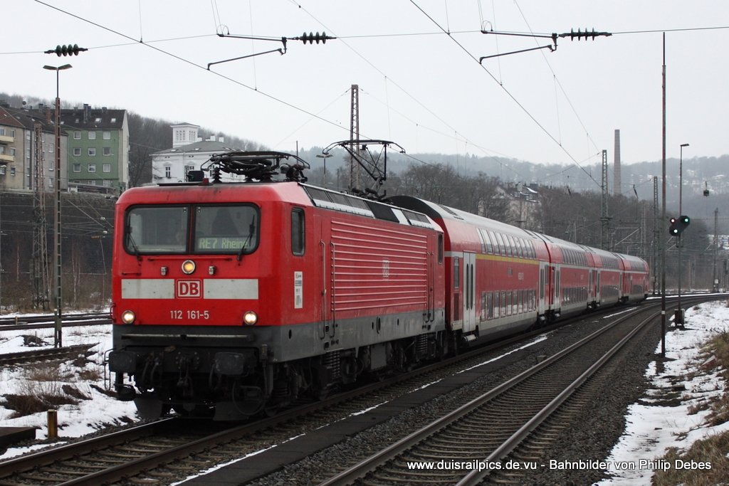 RE7 Ri. Rheine (112 161-5) fhrt am 6. Februar 2010 um 12:52 Uhr durch Wuppertal Steinbeck