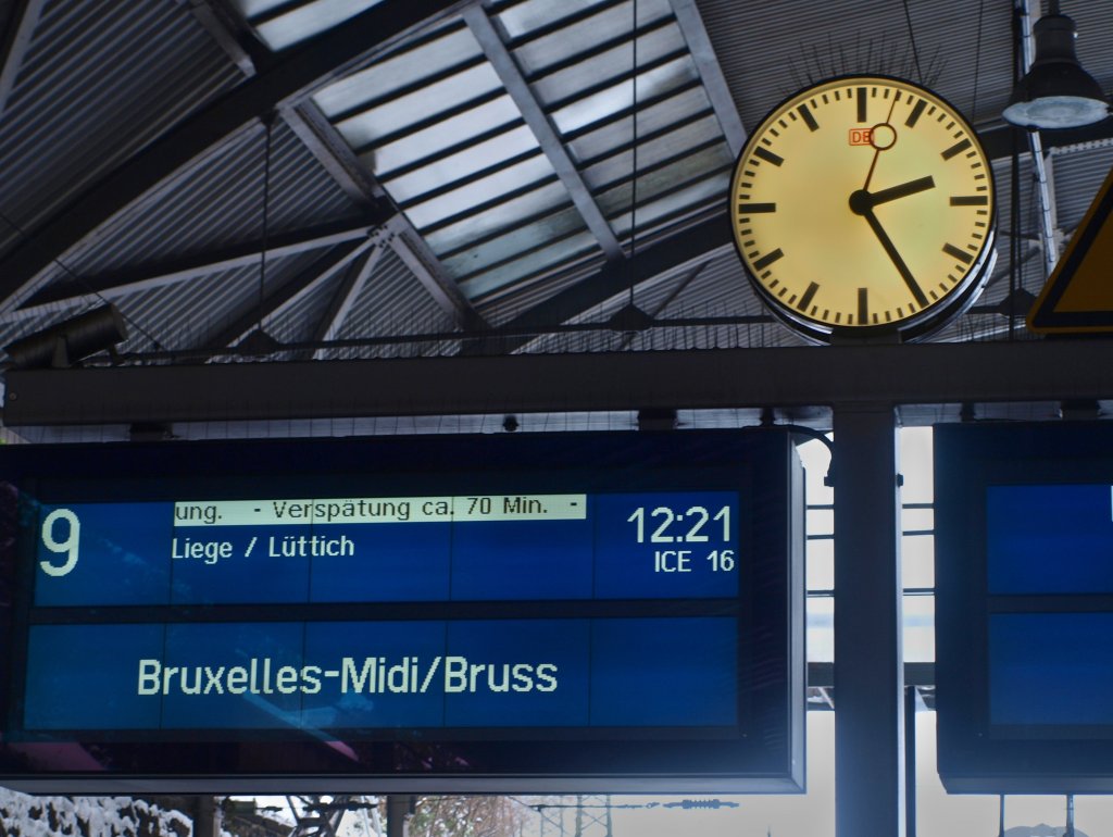 Rechenfehler! Gesehen am 26.12.2010 im Aachener Hbf.