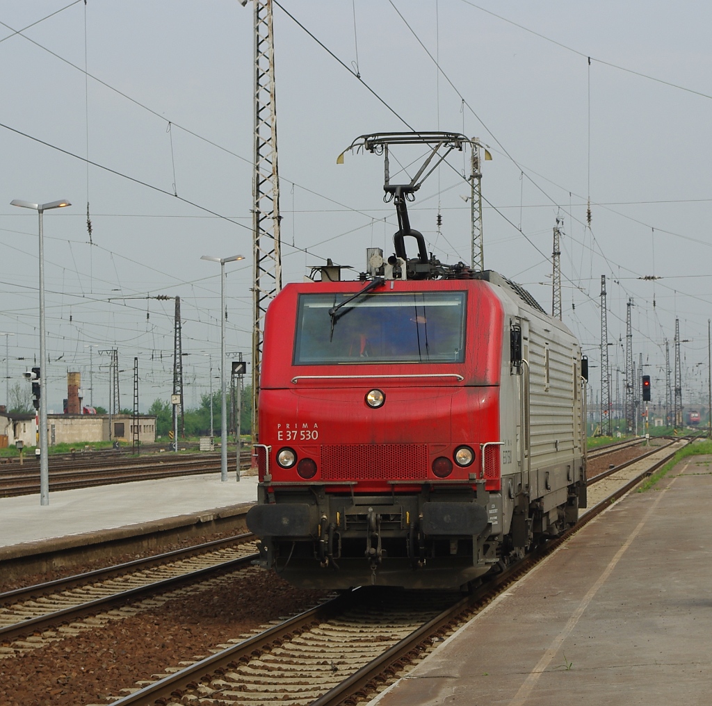 Recht frh am Tag traf in Grokorbetha die E37 530 ein. Sie blieb dort auch den ganze Tag abgestellt stehen. Aufgenommen am 28.04.2011.