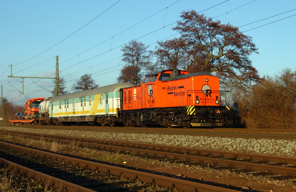 Redler-Service 16 (201 823) mit einem Arbeitszug in Richtung Osnabrck (Diepholz, 12.01.13).