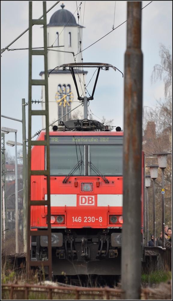 Regelversto, 146 230 verdeckt und wird verdeckt... am Rheinkilometer 0 im April 12.