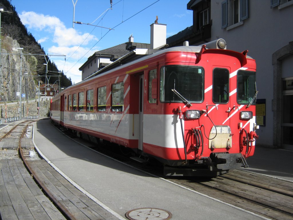 Regio 641 im Bahnhof Gschenen, 30.10.2010.