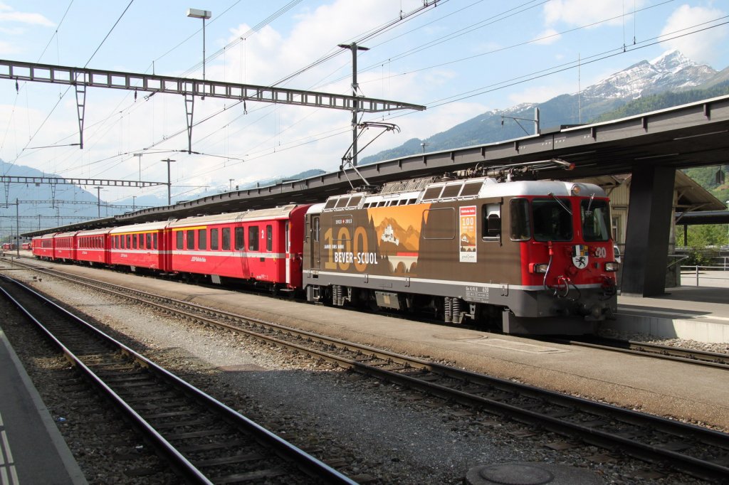 Regio mit Jubi-Lok Ge4/4 II 620  100 Jahre Bever-Scuol  nach Scuol-Tarasp am 28.05.13 in Landquart