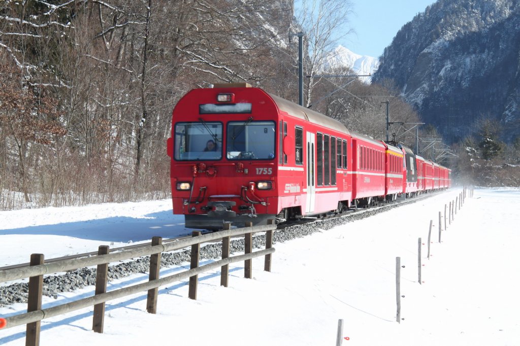 Regio nach Landquart zwischen Grsch und Malans.Die Lok ist im Zug eingegliedert.Ganda 14.02.13
