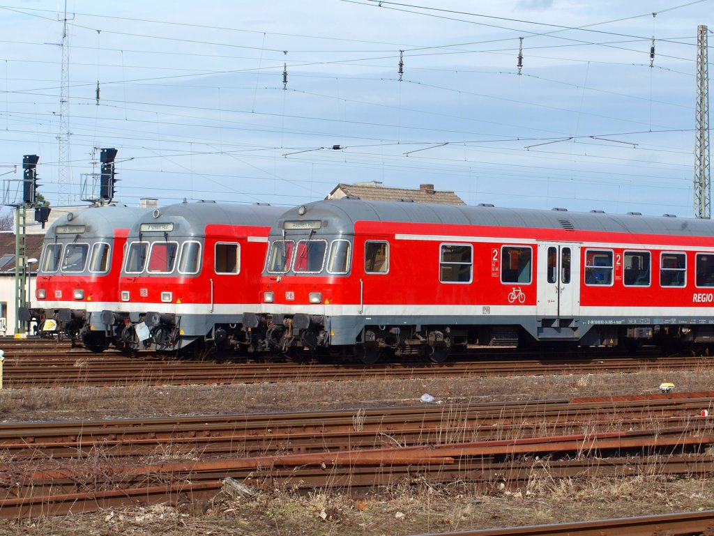 Regio-Steuerwagenparade, gesehen am 27.02.2010 in Aachen Rothe Erde. Die Garnituren sind dort bers Wochenende abgestellt und waren vorher als RE4 eingesetzt. 