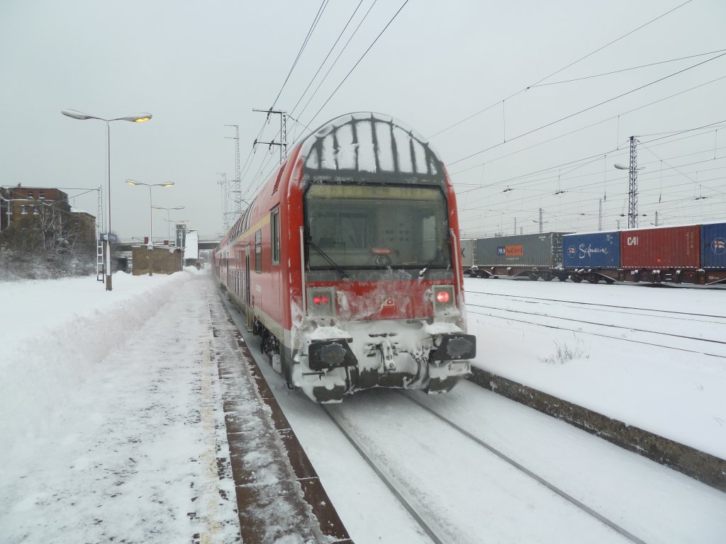 Regionalbahn aus Elsterwerda bei der Ausfahrt aus Dresden Friedrichstadt in Richtung Dresden HBF.
DF 28.12.10