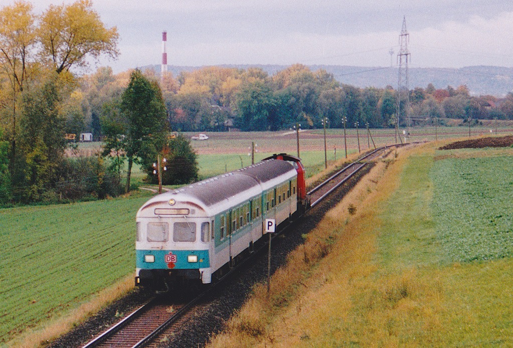 Regionalbahn nach Neustadt/Aisch am 17.10.00 zwischen Illesheim und Bad Windsheim etwa 500 Meter westlich der B470-Brcke 