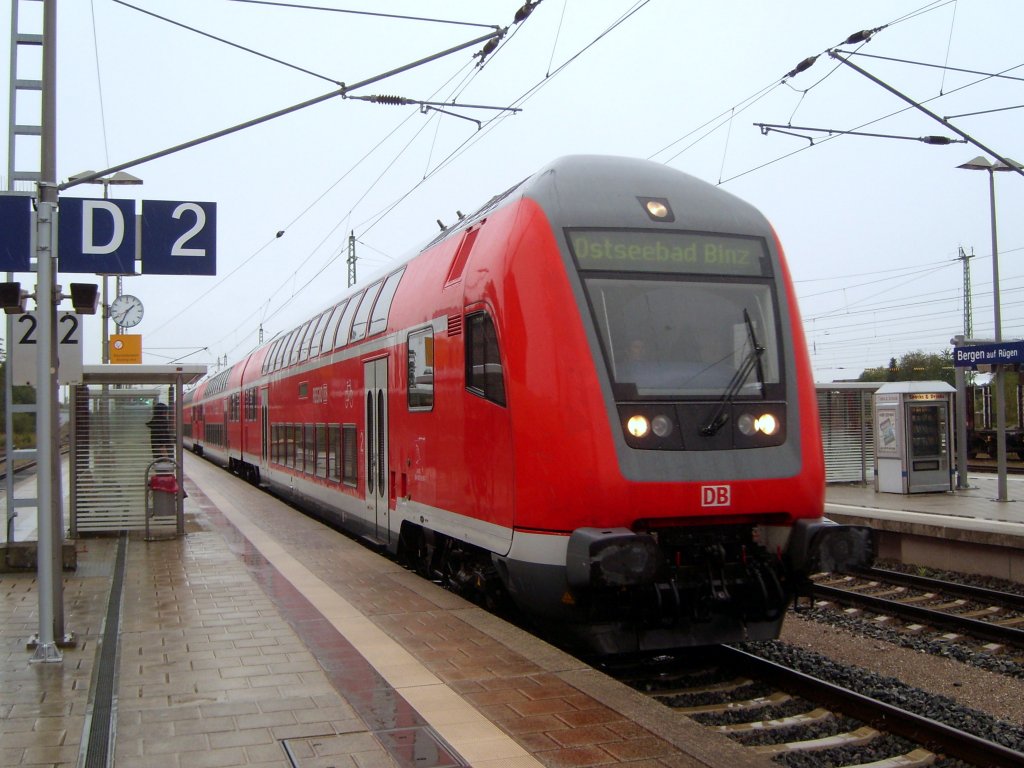 Regionalexpre Rostock - Binz , am 5.10.2012 im Bahnhof Bergen / Rgen.