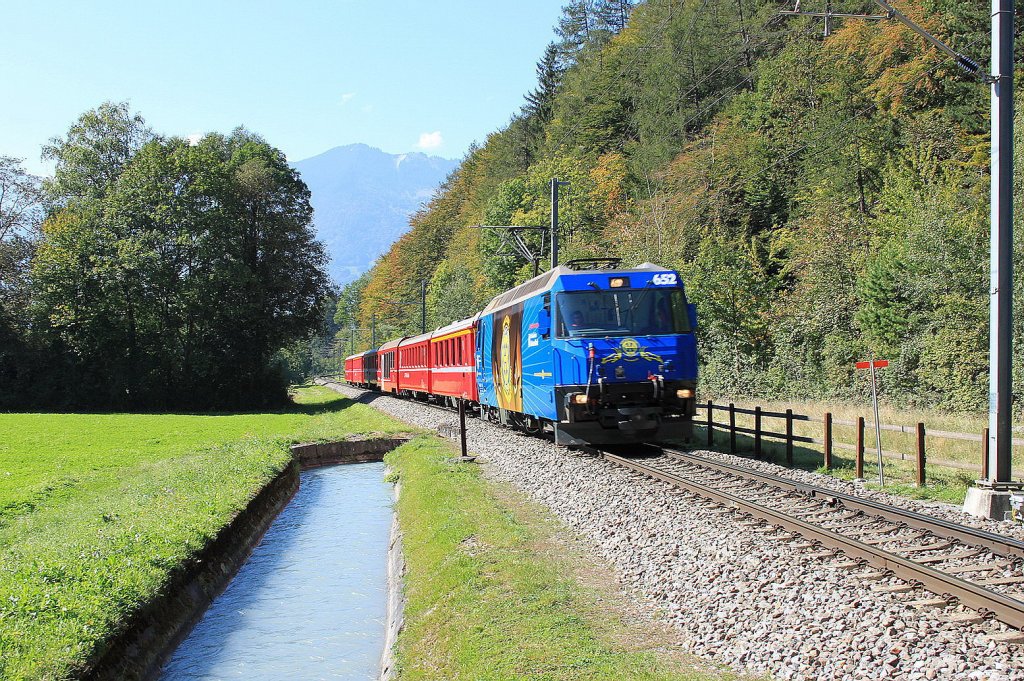 Regionalzug nach Scuol-Tarasp zwischen Malans und Grsch.29.09.11