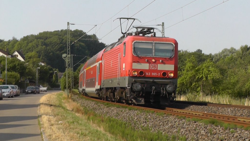 Regionalzug von Tbingen nach Stuttgart HBF bei Oberbohingen mit einer 143.
Aufgenommen am 2013:07:13 08:58:05.