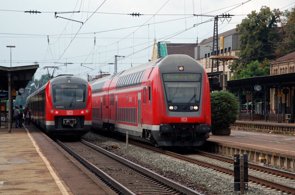 Regionalzugtreffen am 24.07.10in Frth. Whrend 440 038 nach Wrzburg oder Neustadt(Aisch) fhrt, schiebt 111 206 gleich ihren RE nach Nrnberg.