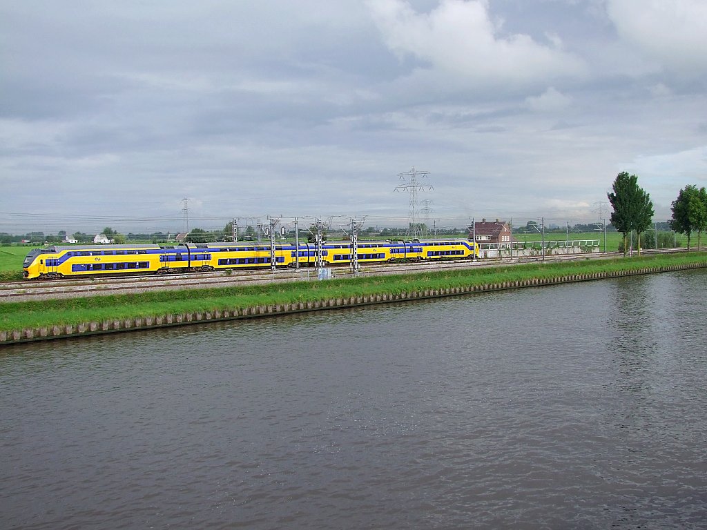 Regiorunner fhrt entlang des Amsterdam-Rijnkanaal Richtung Utrecht;100903