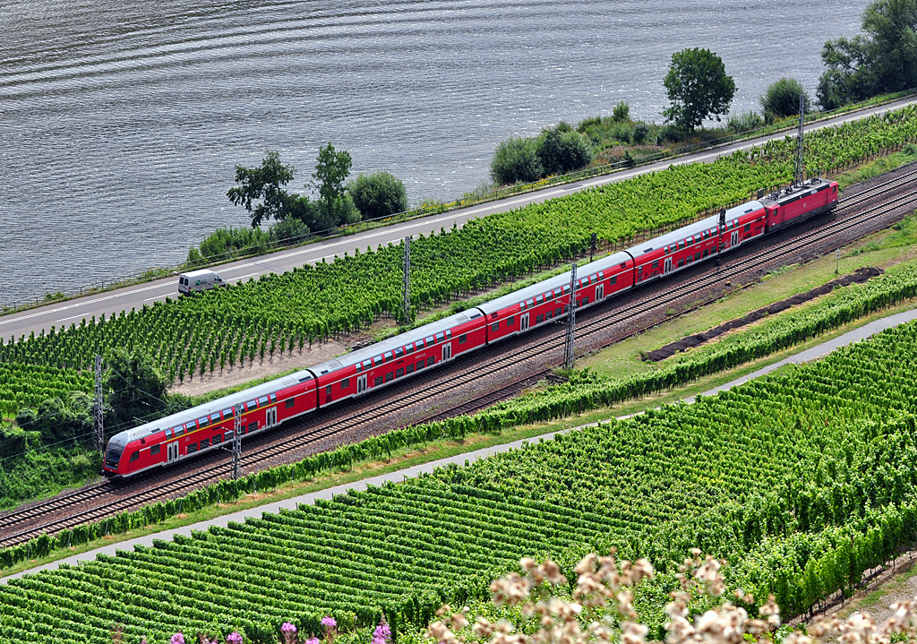 Regiozug mit Dostos im Moseltal bei Winningen - 04.08.2012