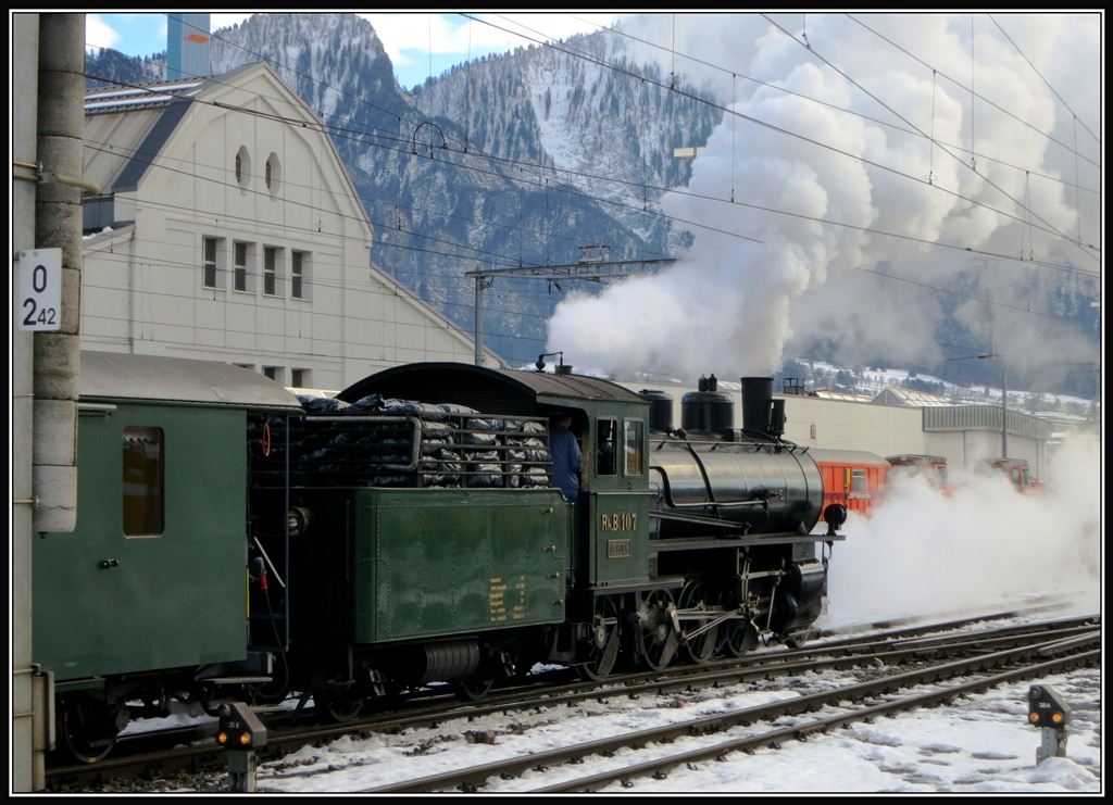 Reise im Dampfzug mit Cl Ferrovia und Linard Bardill ins Lichterland.
G 4/5 197  Albula  in Landquart. (15.012.2012)