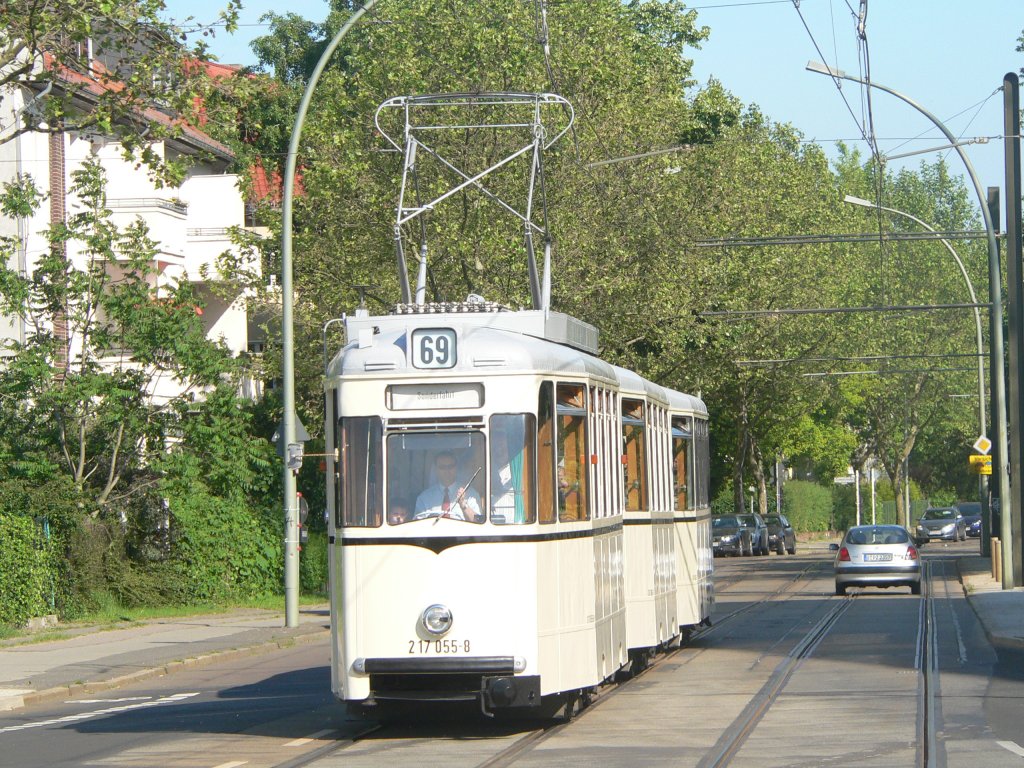 Reko-Tram in der Ehrlichstrae in Berlin-Karlshorst. 5.6.2010